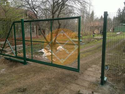 Ворота откатные из 3D сетки зеленого цвета